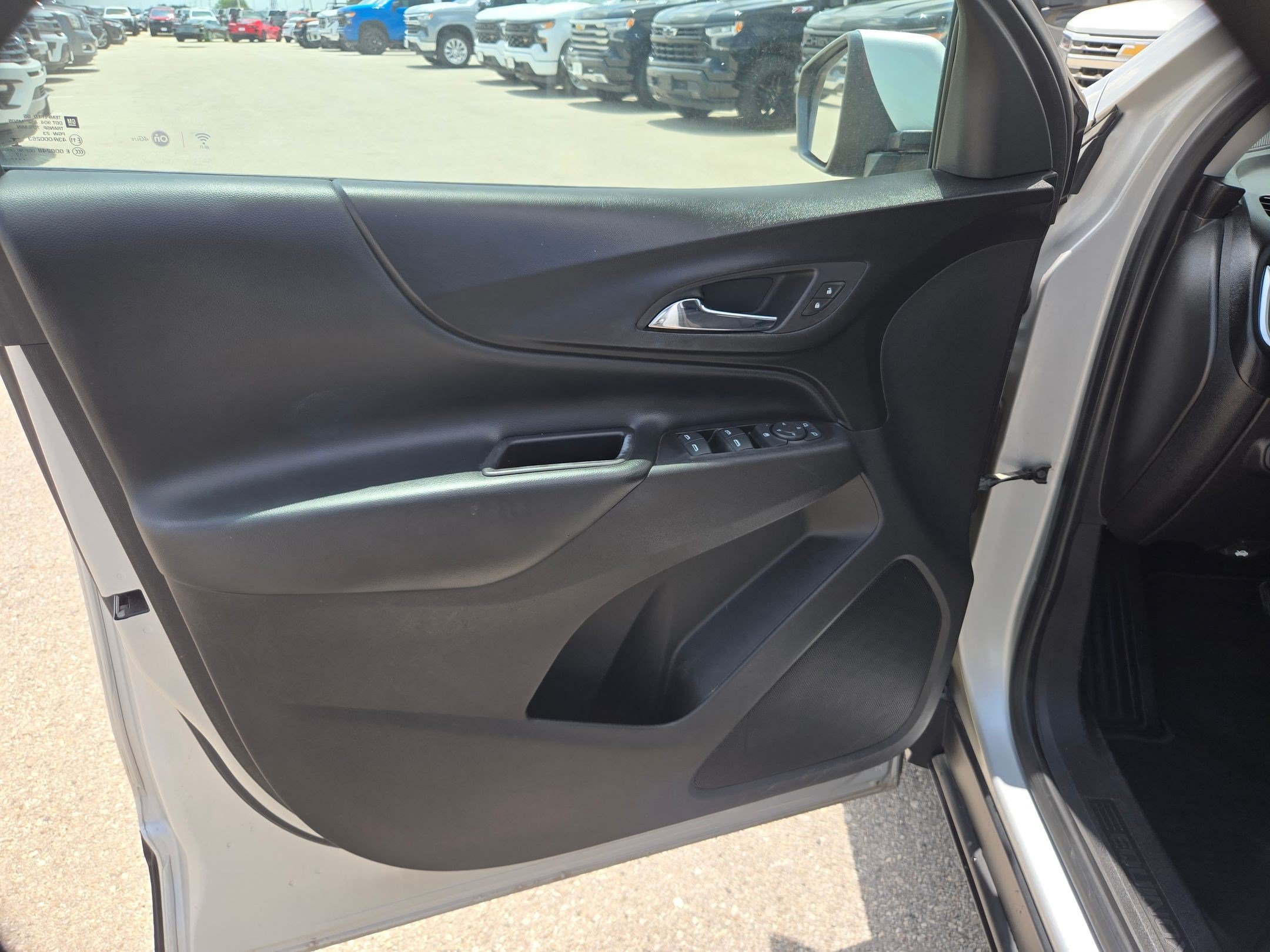 Used 2018 Chevrolet Equinox LT FWD image 12
