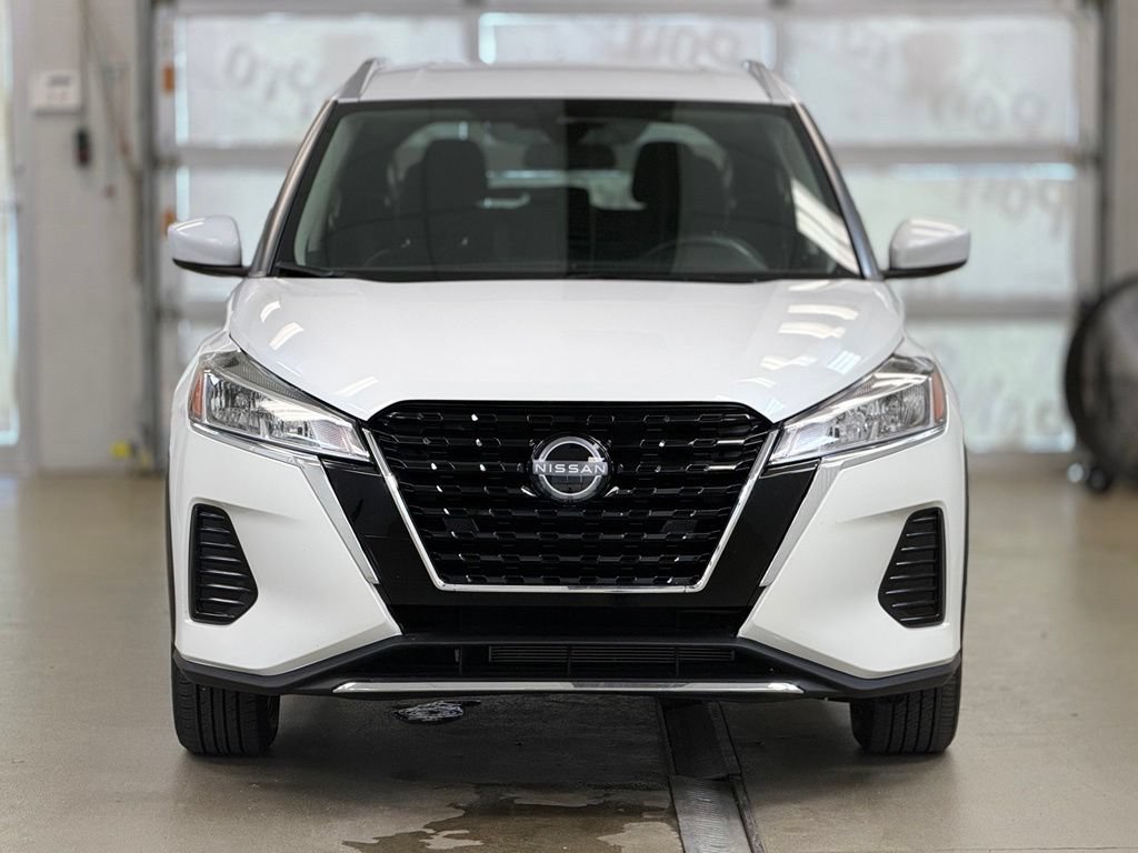 Used 2023 Nissan Kicks SV FWD image 2