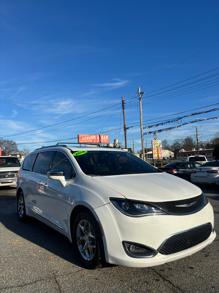 Used 2018 Chrysler Pacifica Limited image 6