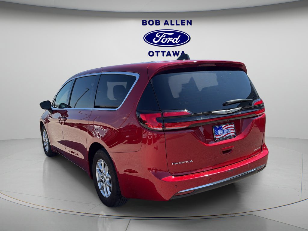 Used 2025 Chrysler Pacifica Select FWD image 53