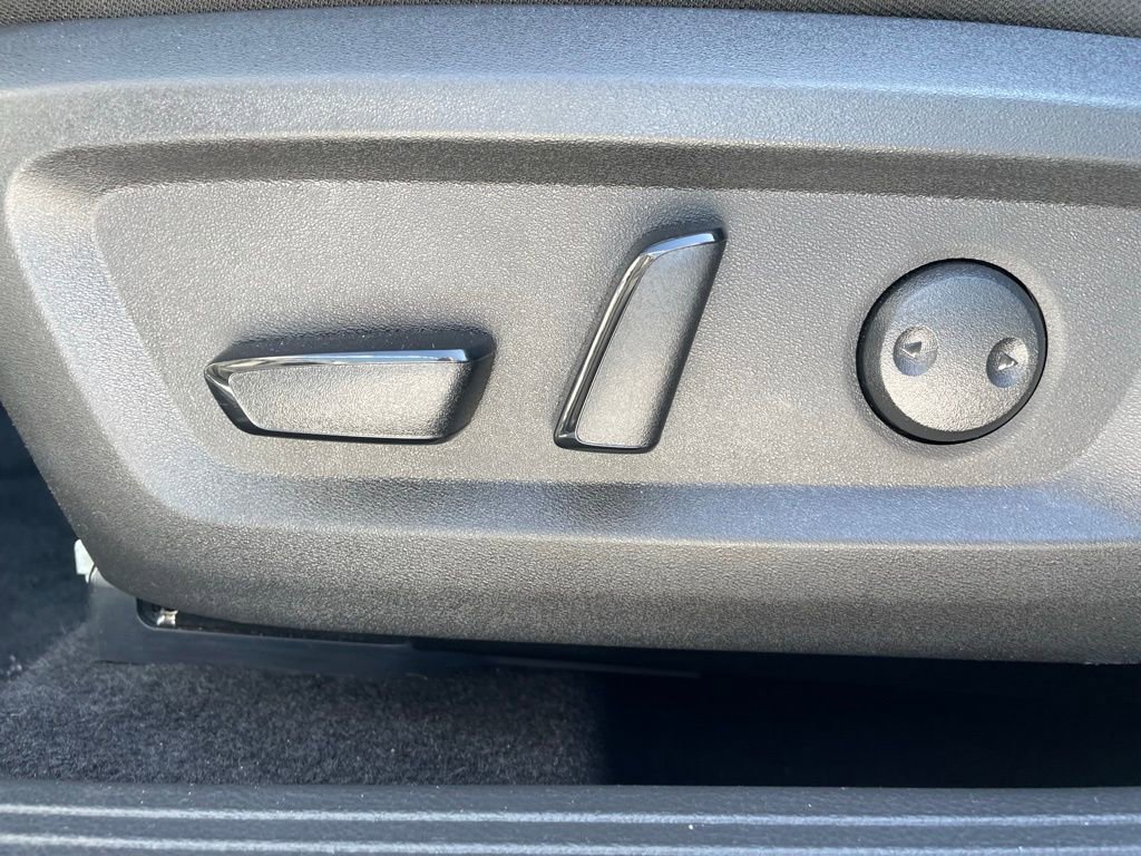 Used 2025 Nissan Rogue SV image 11