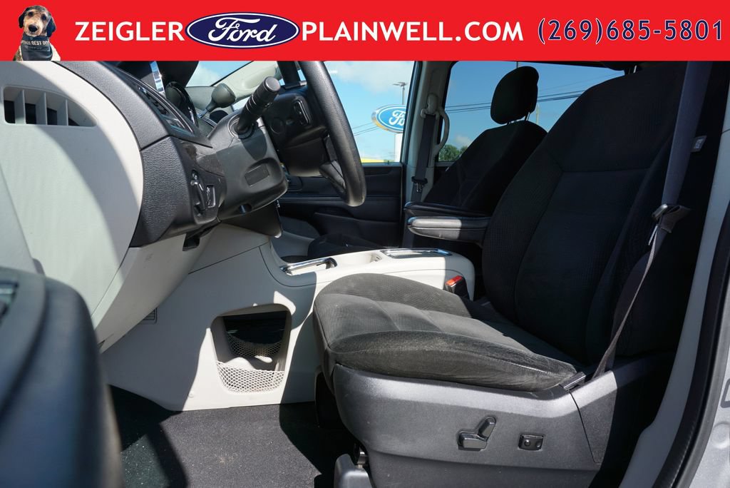 Used 2016 Dodge Grand Caravan SXT FWD image 19