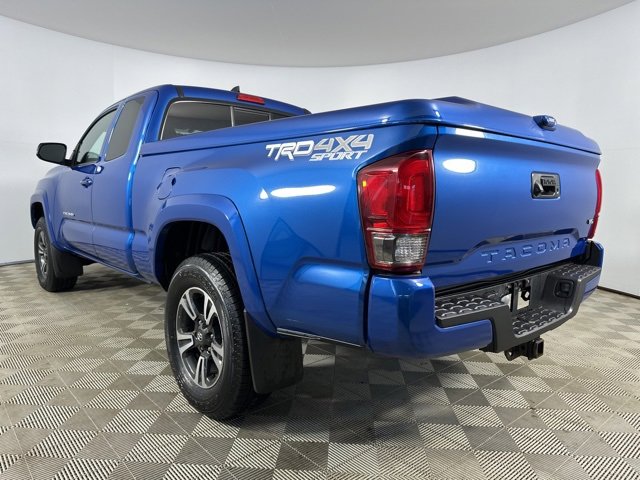 Used 2016 Toyota Tacoma TRD Sport image 5