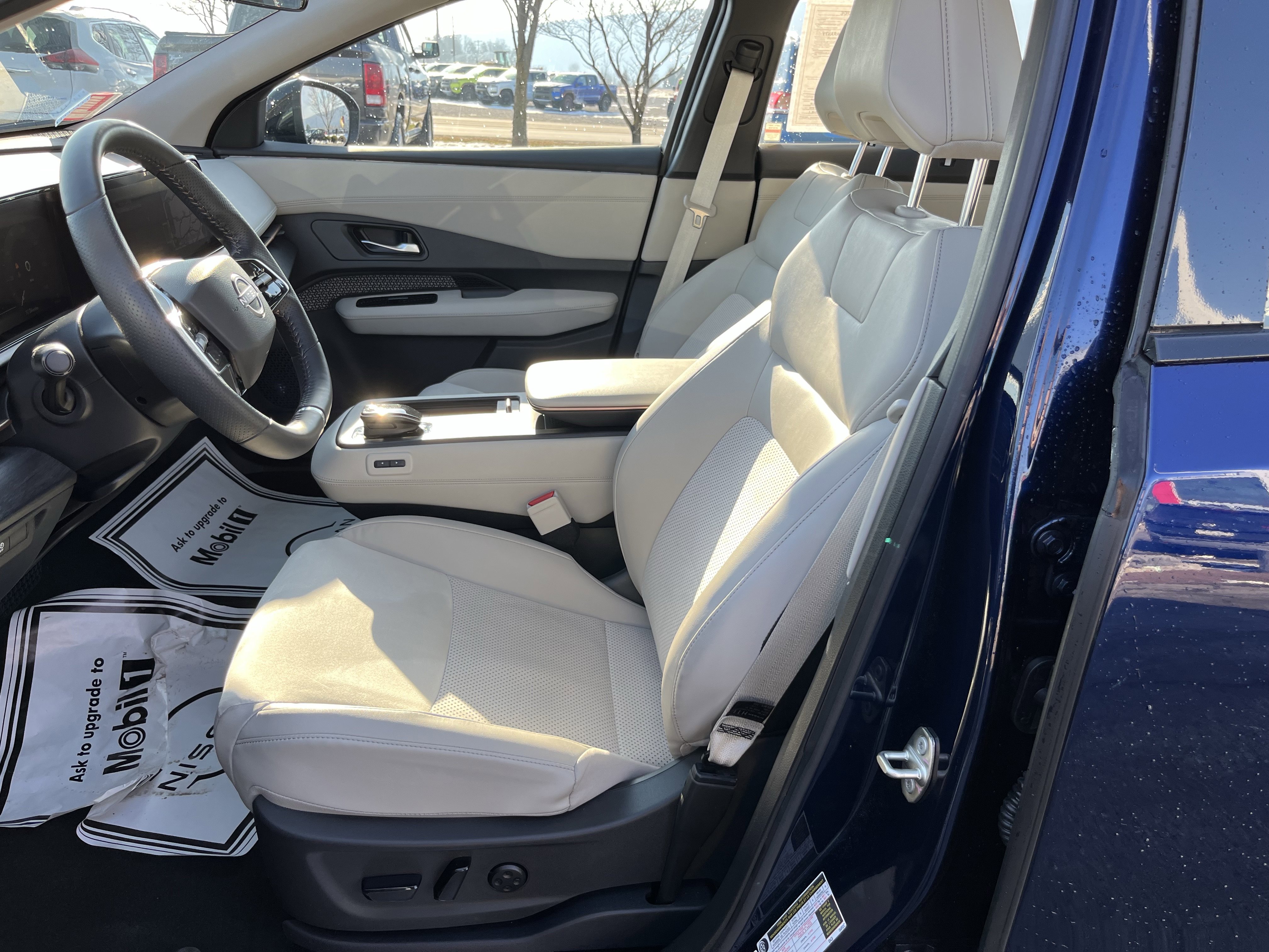 Used 2023 Nissan Ariya AWD image 13