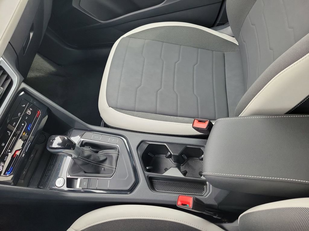 Used 2025 Volkswagen Taos SE image 22