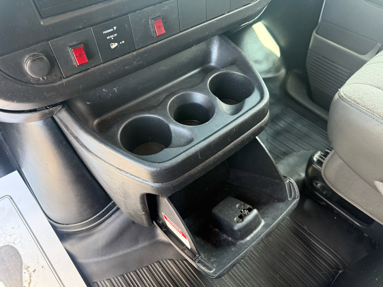 Used 2010 Chevrolet Express 2500 image 17