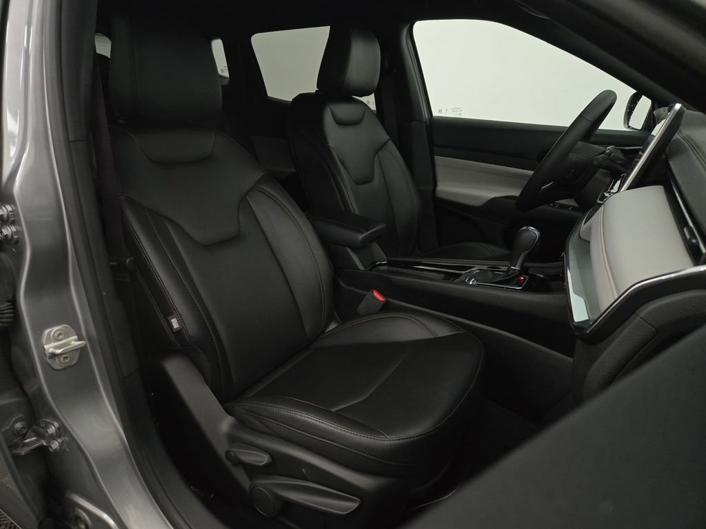 Used 2024 Jeep Compass Limited image 32