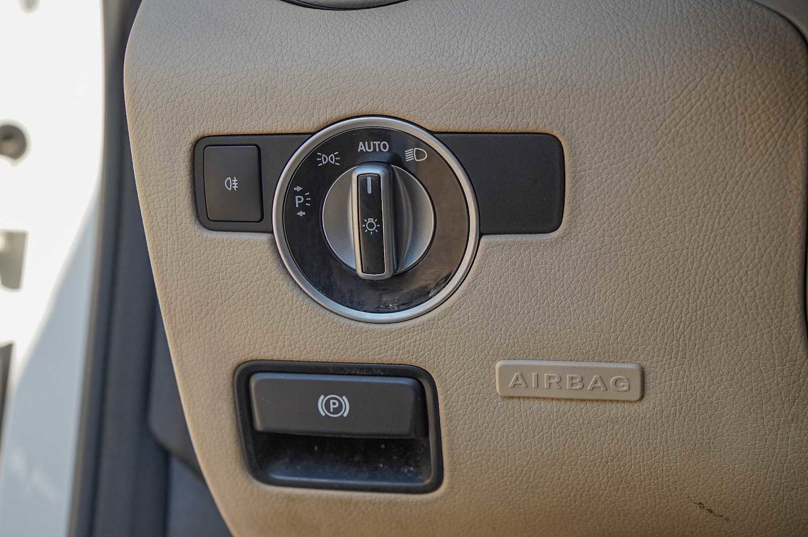 Used 2015 Mercedes-Benz SLK 250 w/ Premium Package image 19