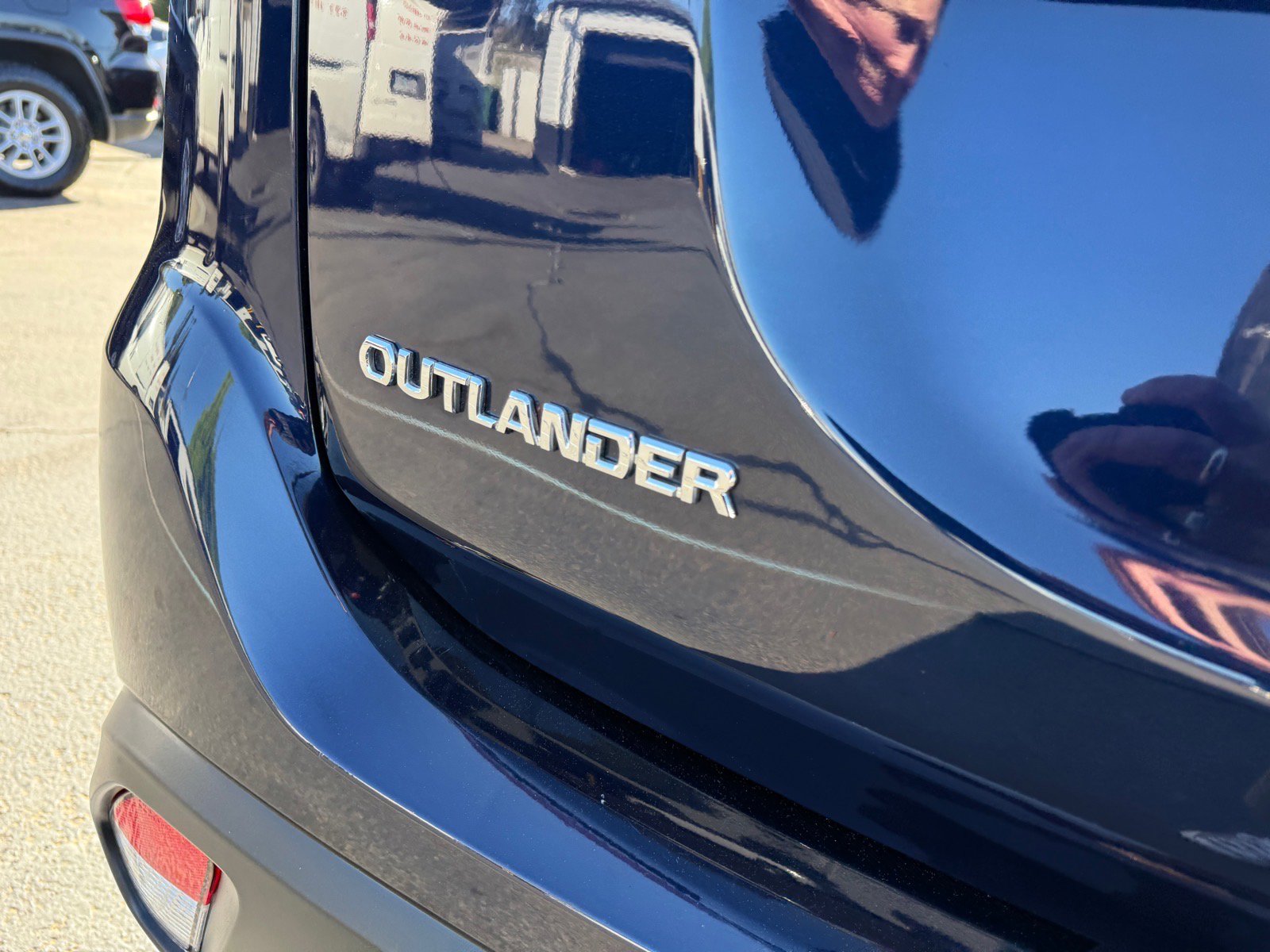 Used 2020 Mitsubishi Outlander SE image 6