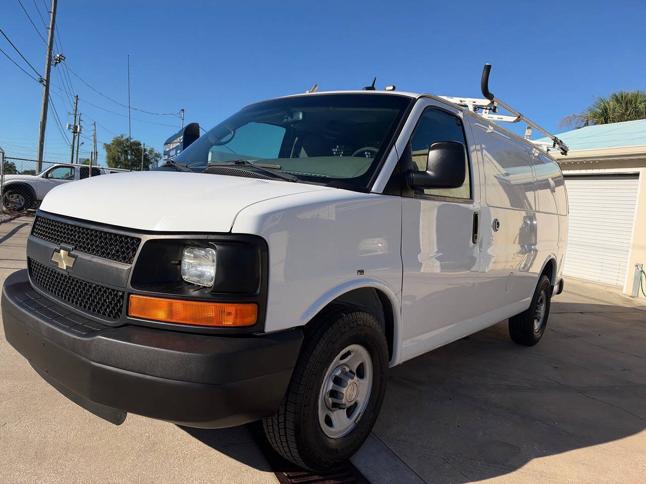 Used 2015 Chevrolet Express 2500 RWD image 26