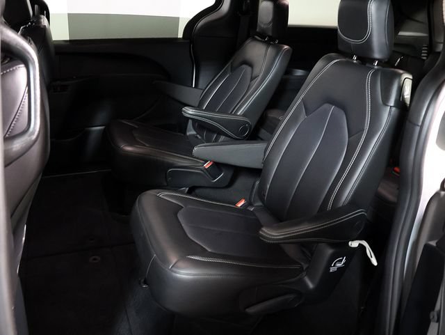 Used 2026 Chrysler Pacifica Select FWD image 14