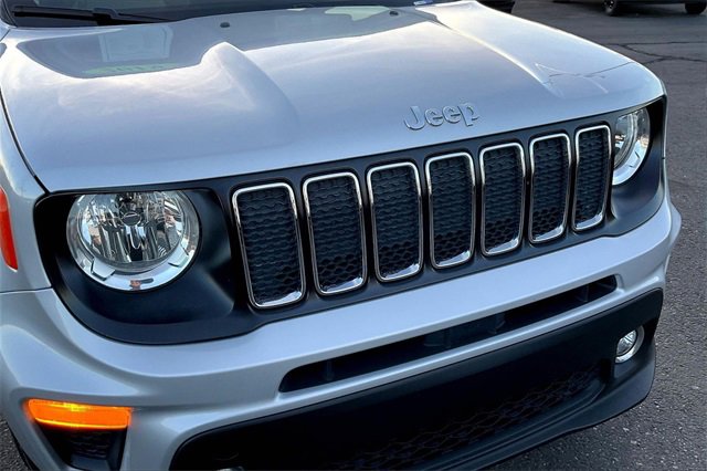 Used 2019 Jeep Renegade Latitude w/ Popular Equipment Group image 29