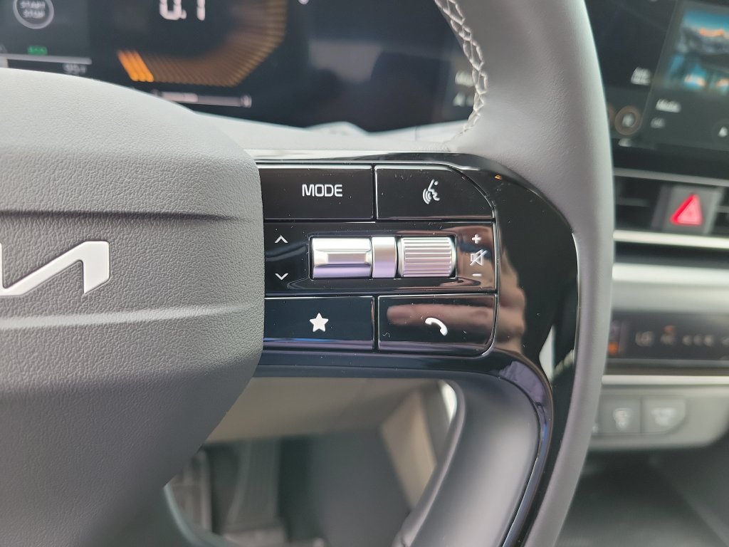 New 2027 Kia Carnival FWD image 23