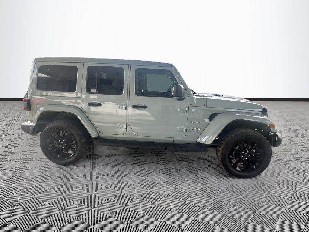 Used 2024 Jeep Wrangler Unlimited Sahara w/ Technology Group AWD/4WD image 5