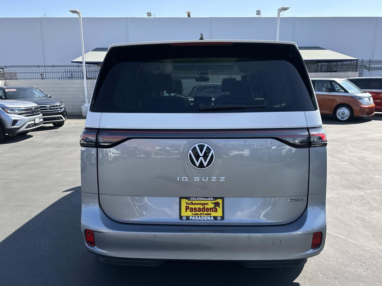 Used 2025 Volkswagen ID. Buzz 1st Edition AWD/4WD image 4