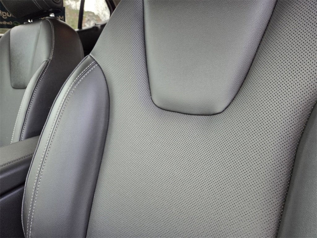 Used 2024 Buick Encore GX Sport Touring image 14