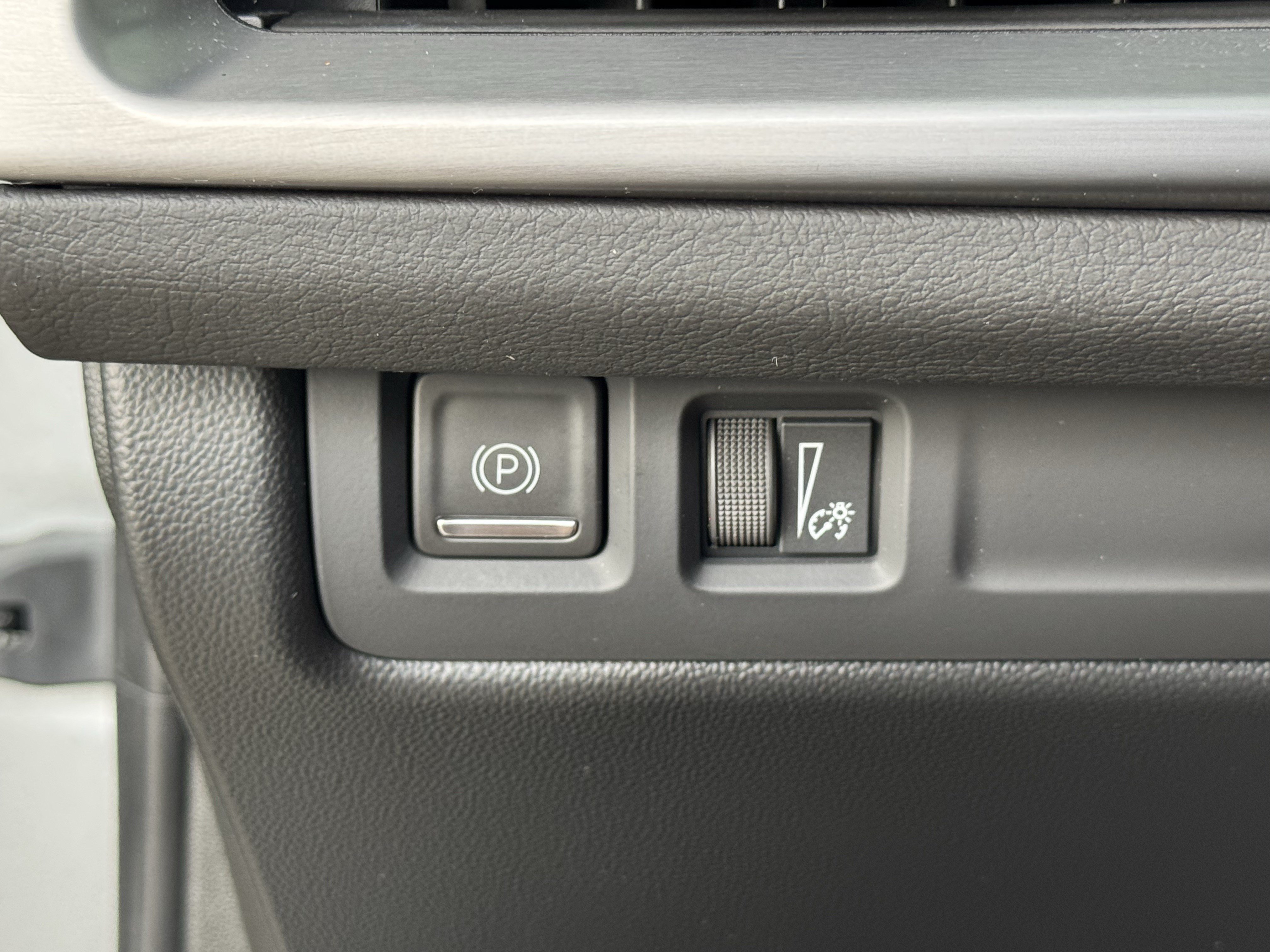 Used 2025 Cadillac XT4 Premium Luxury FWD image 20