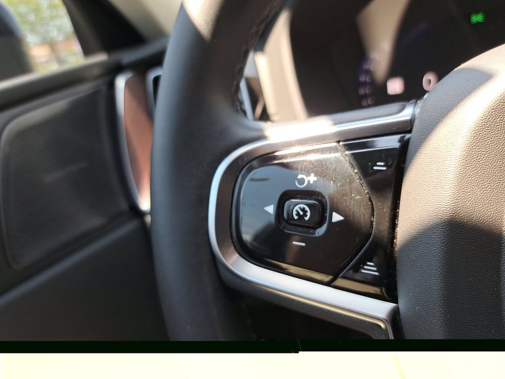 Used 2024 Volvo XC60 B5 Ultimate AWD/4WD image 18