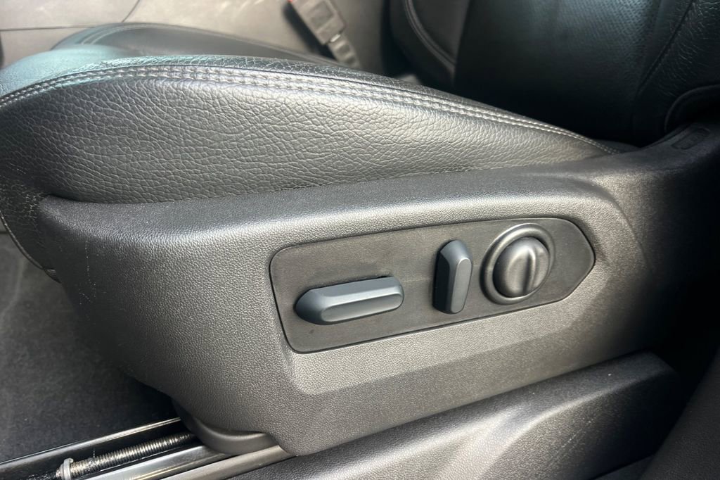 Used 2022 GMC Sierra 3500 Denali w/ Denali Black Diamond Edition image 14