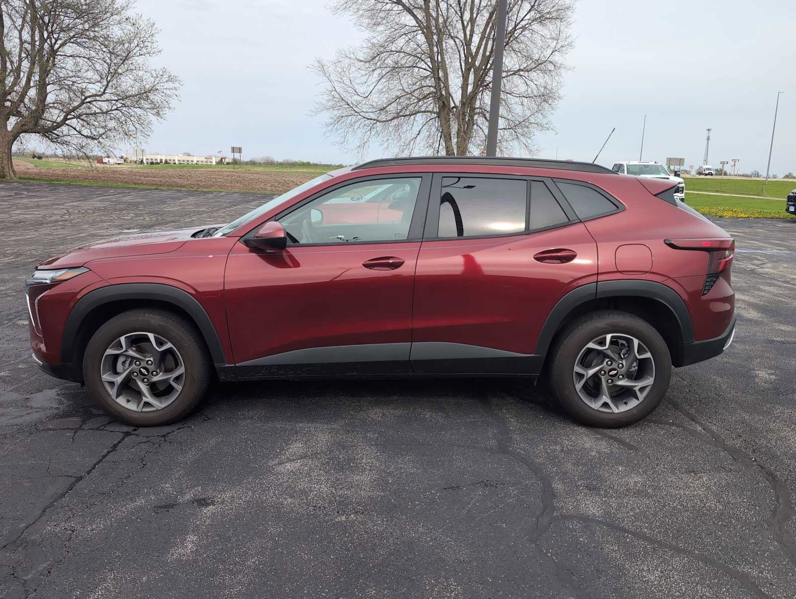 Used 2025 Chevrolet Trax LT w/ Driver Confidence Package image 2