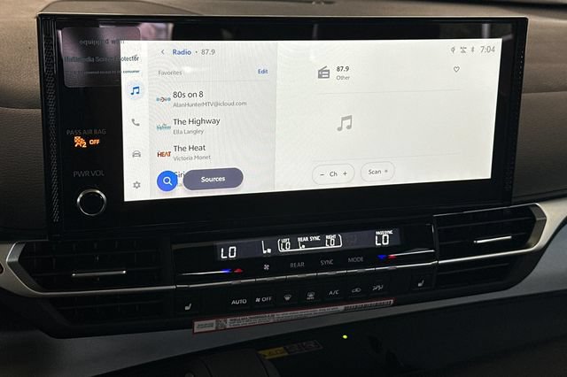 Certified 2026 Toyota Sienna XLE FWD image 25