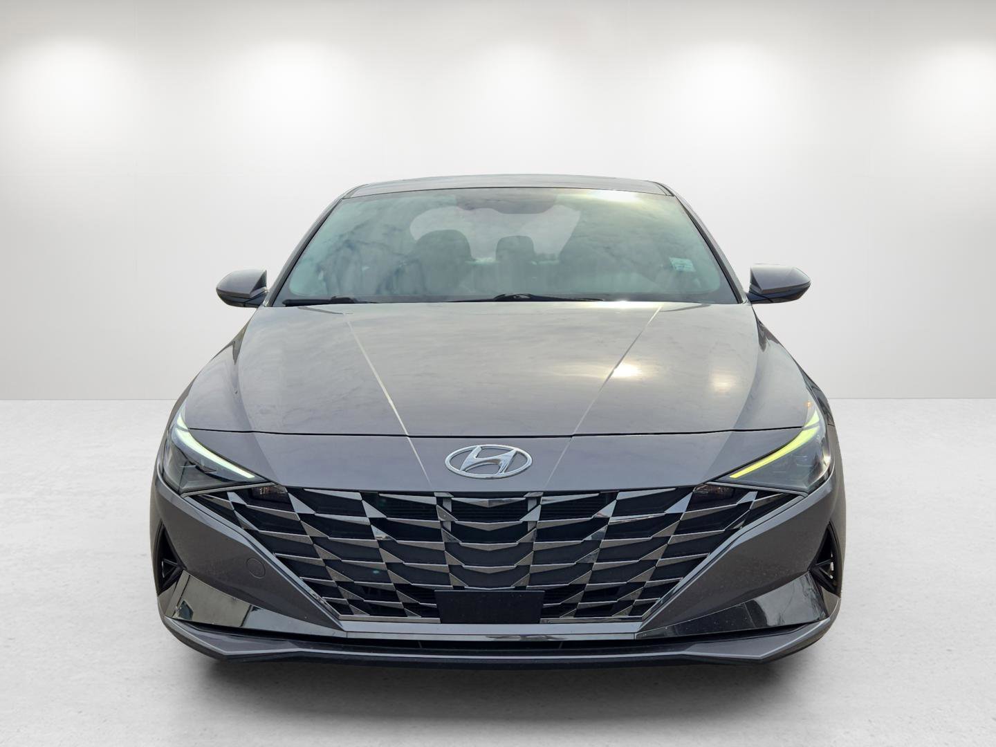 Used 2023 Hyundai Elantra Limited image 2