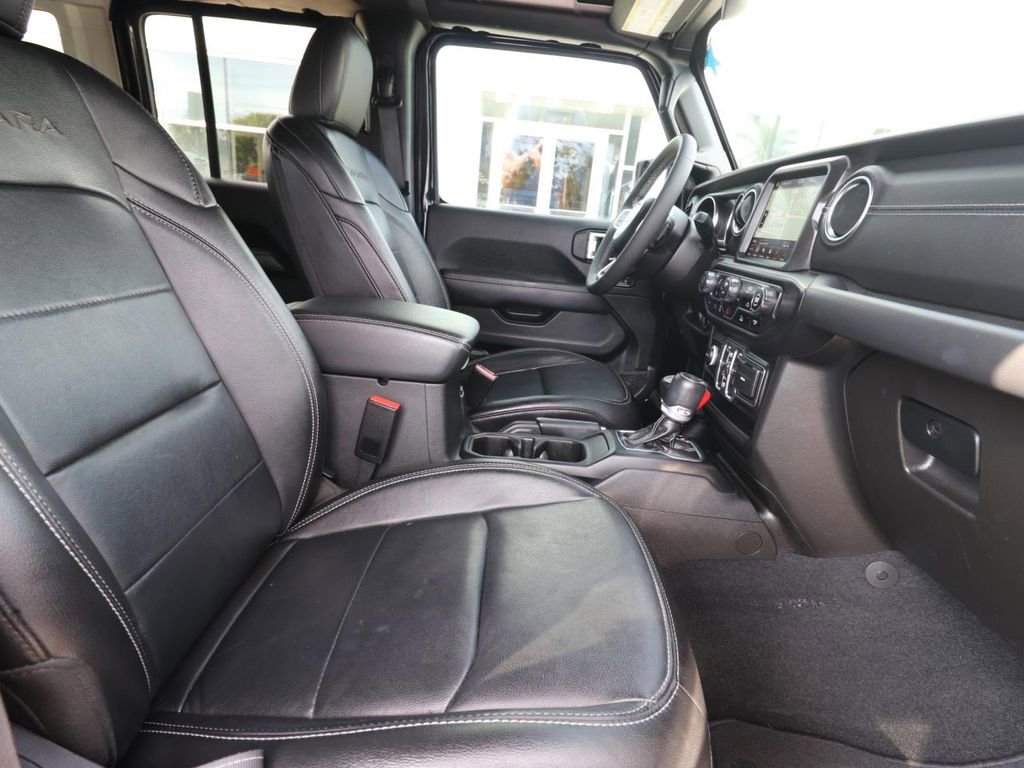 Used 2023 Jeep Wrangler Unlimited Sahara AWD/4WD image 18