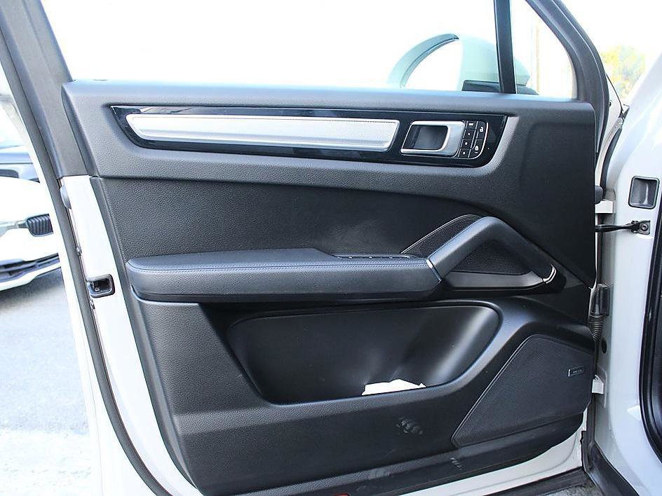Used 2022 Porsche Cayenne Platinum Edition AWD/4WD image 11