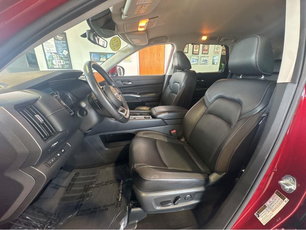 Used 2023 Nissan Pathfinder SL AWD/4WD image 4