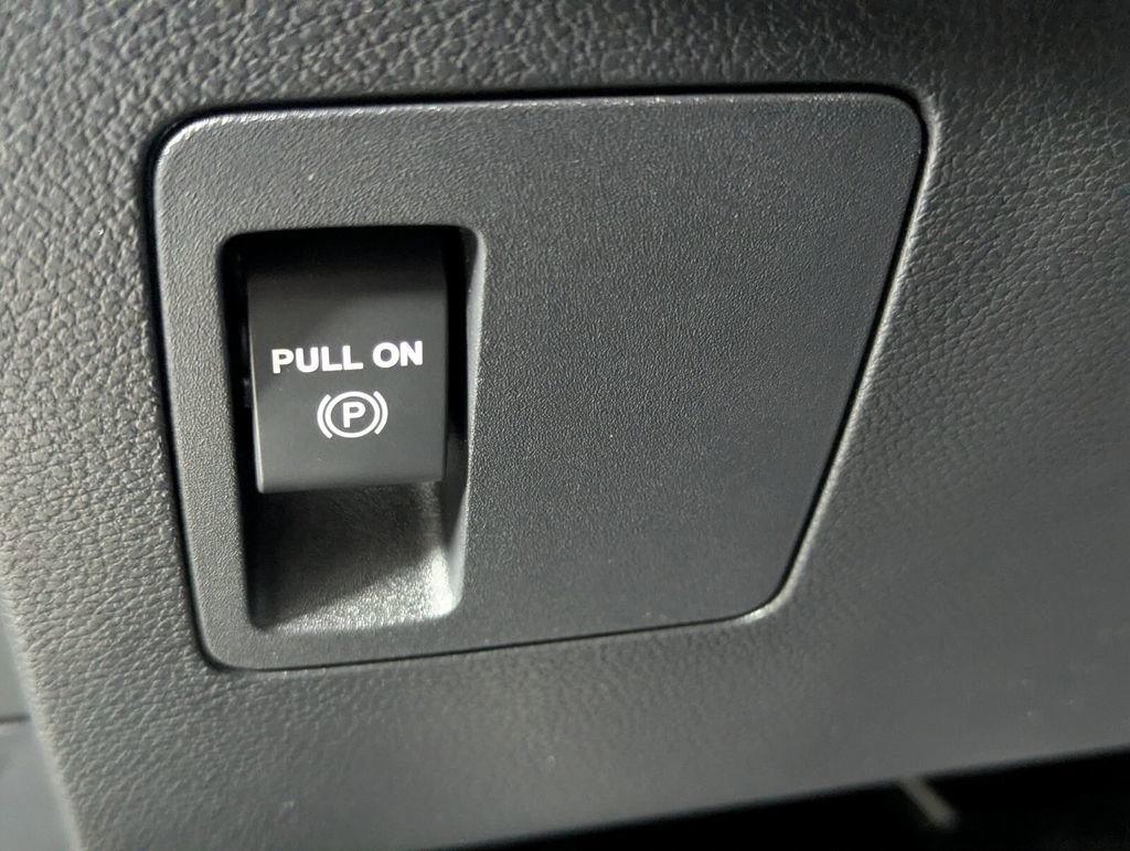 Used 2020 Ford Expedition XLT image 16