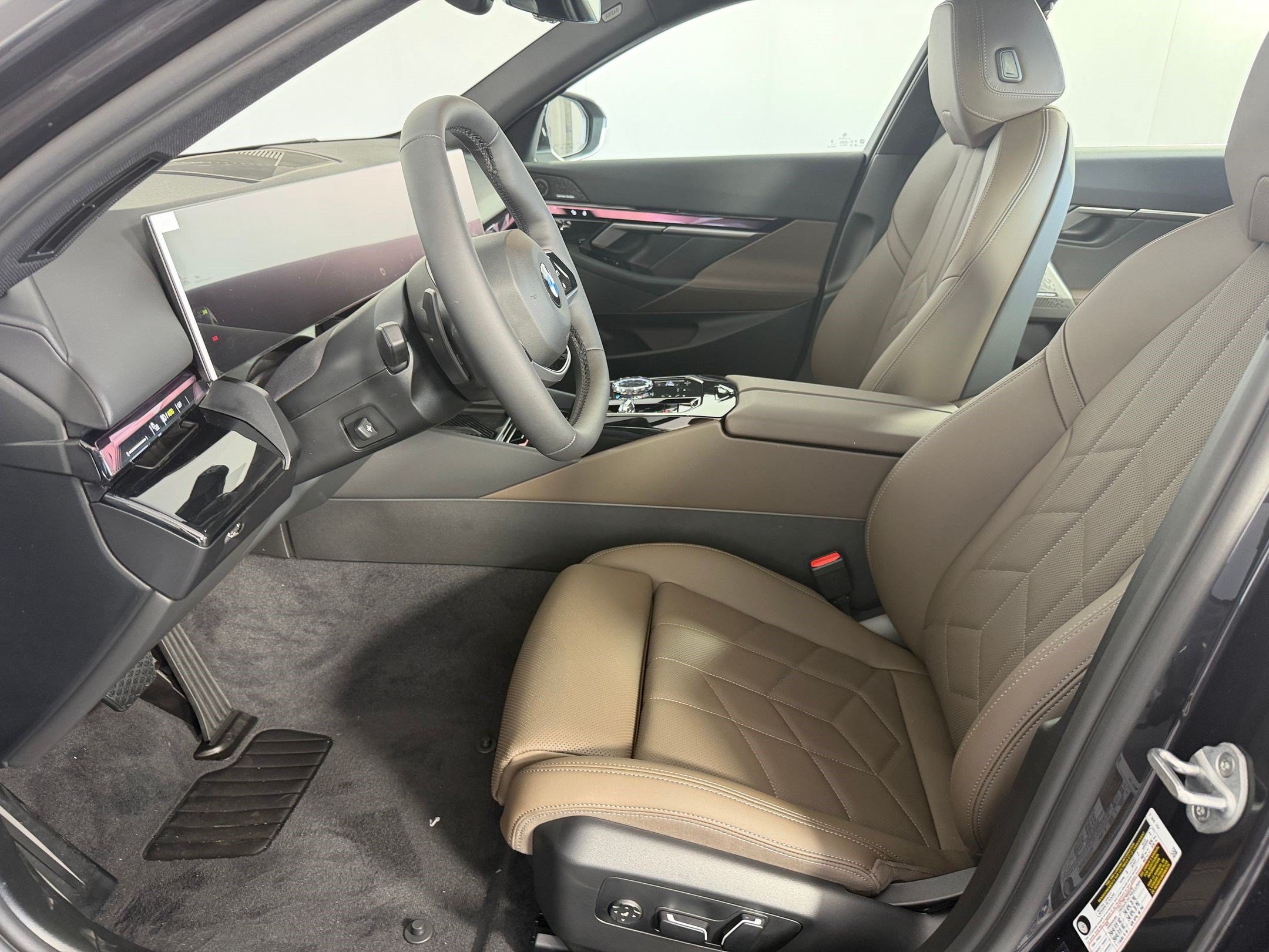 Used 2027 BMW 530i w/ Convenience Package RWD image 5