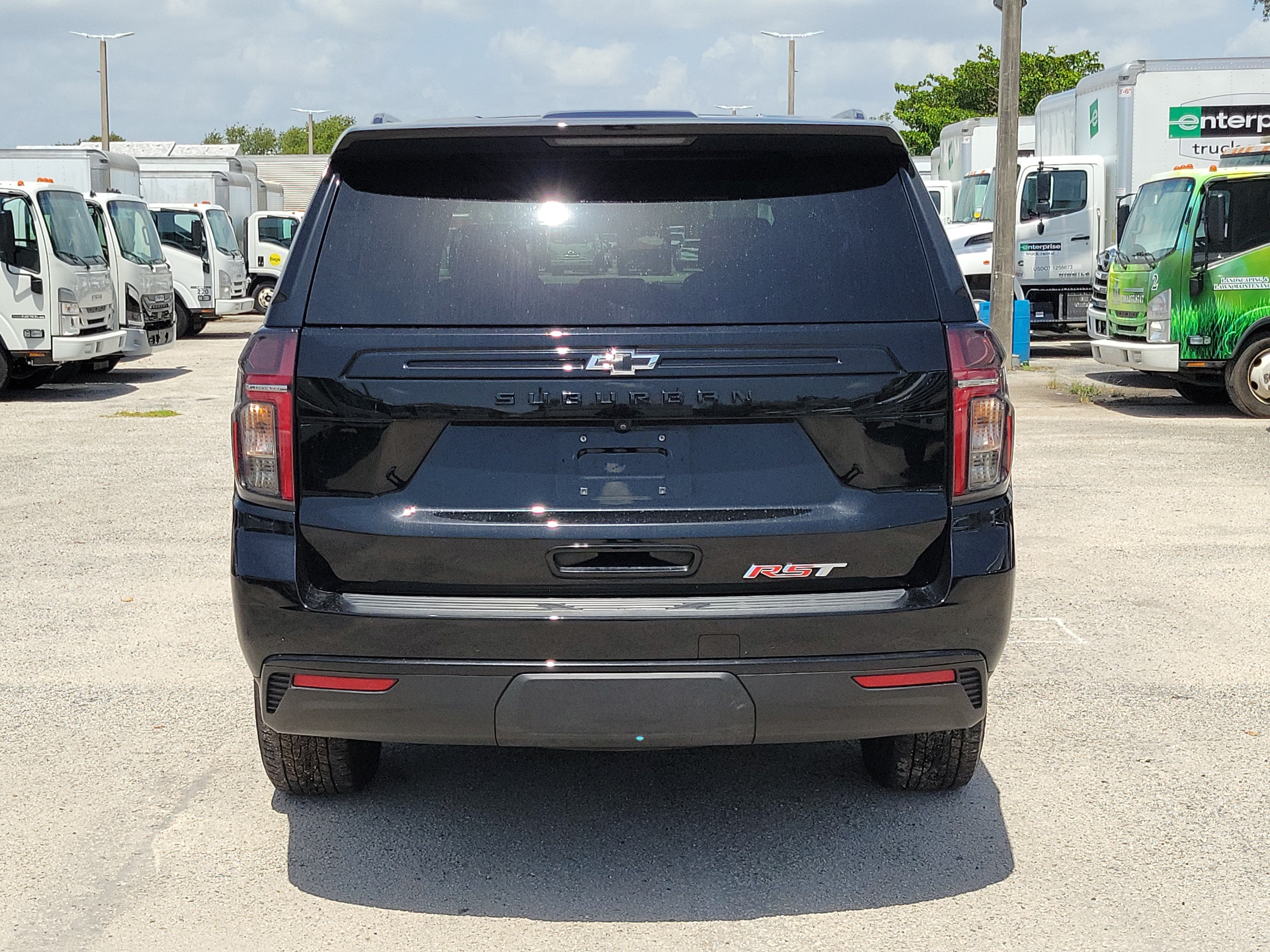 Used 2023 Chevrolet Suburban RST w/ Luxury Package RWD image 4