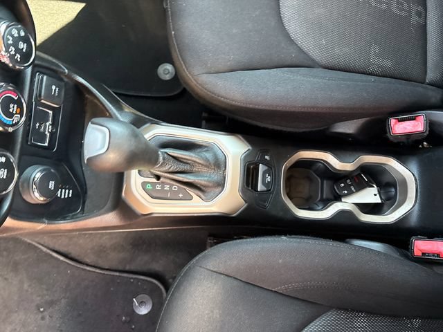 Used 2017 Jeep Renegade Latitude AWD/4WD image 35