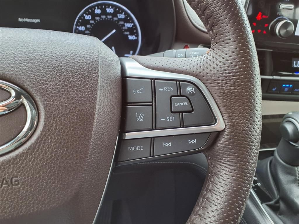 Used 2023 Toyota Sienna Platinum image 25