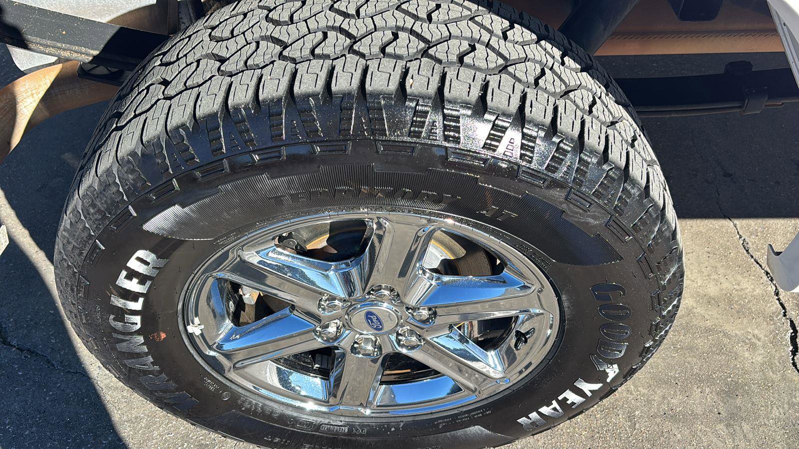 Used 2019 Ford F150 Lariat w/ Equipment Group 502A Luxury image 9