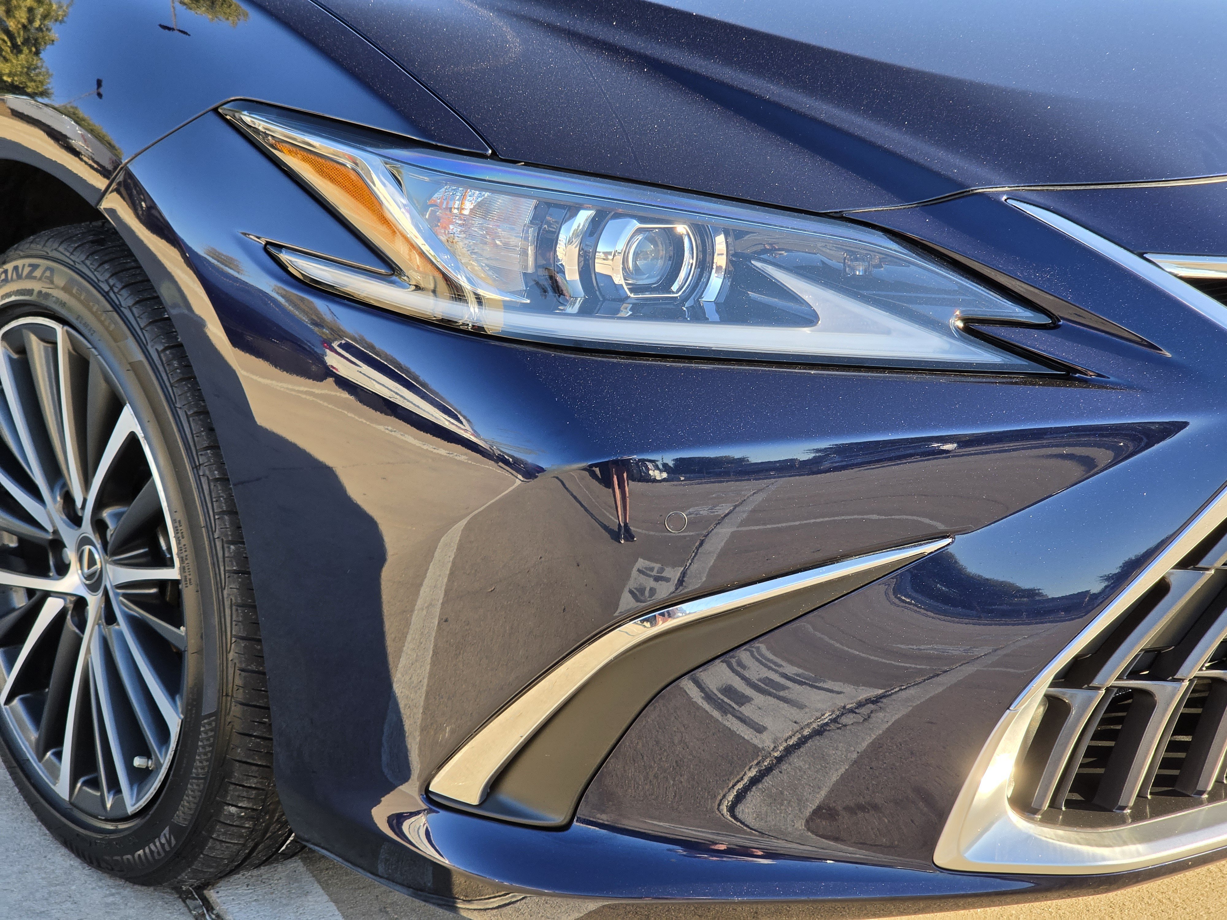Used 2025 Lexus ES 350 w/ Premium Package FWD image 5