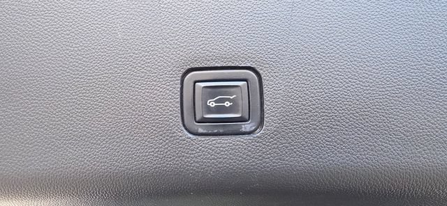 Used 2023 Chevrolet Traverse Premier AWD/4WD image 8