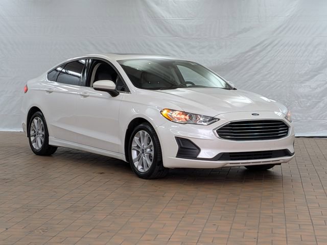 Used 2020 Ford Fusion SE image 1