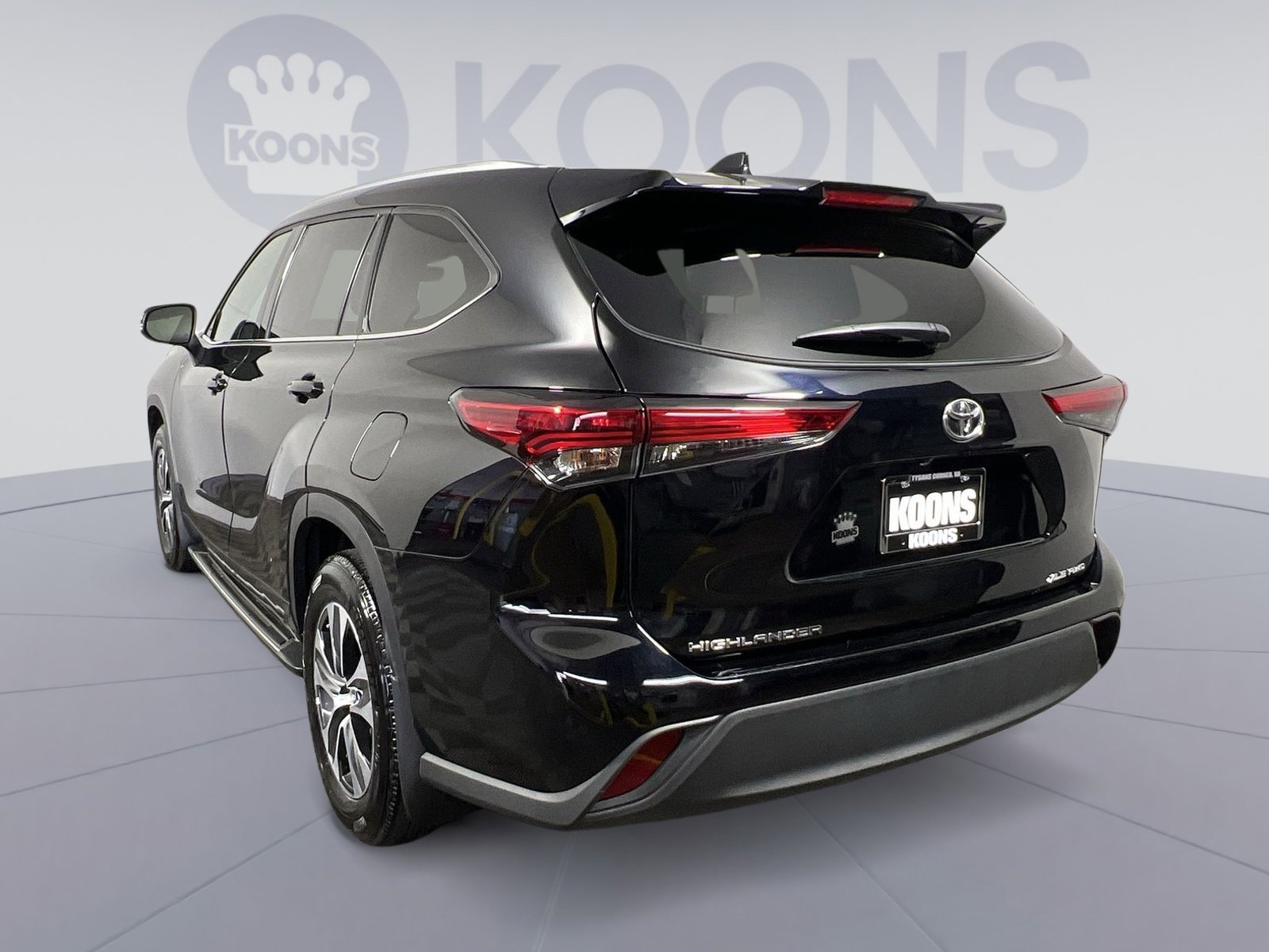 Used 2022 Toyota Highlander XLE AWD/4WD image 8