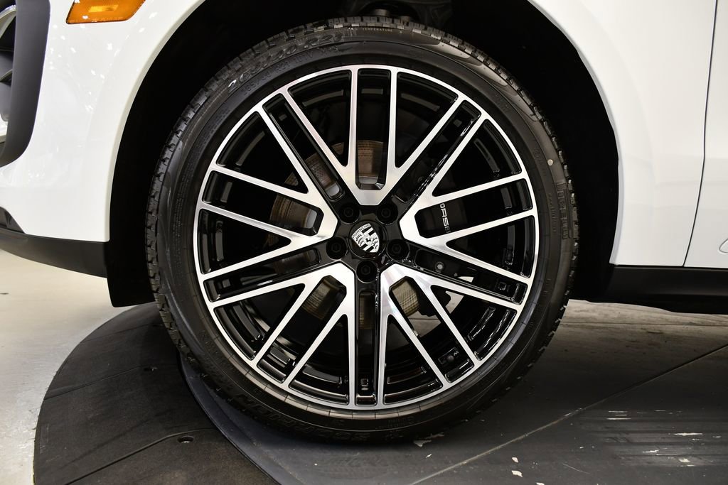 Used 2025 Porsche Macan image 16