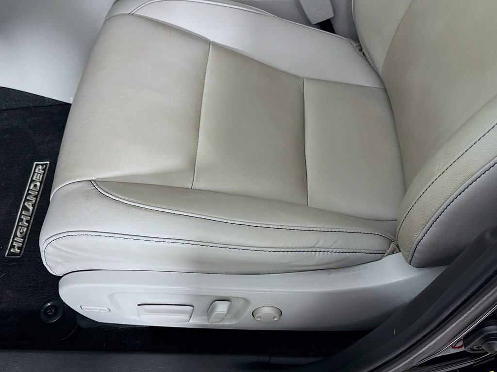 Used 2019 Toyota Highlander XLE image 13