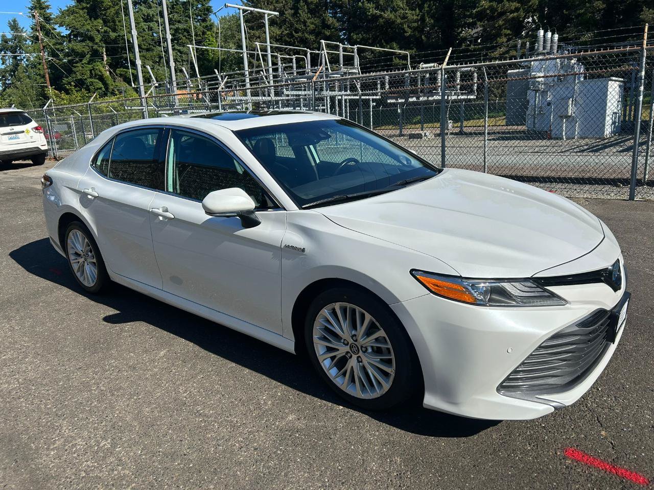 Used 2020 Toyota Camry XLE w/ Driver Assist Package FWD image 3