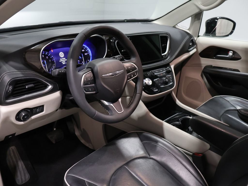 Used 2024 Chrysler Pacifica Limited image 16