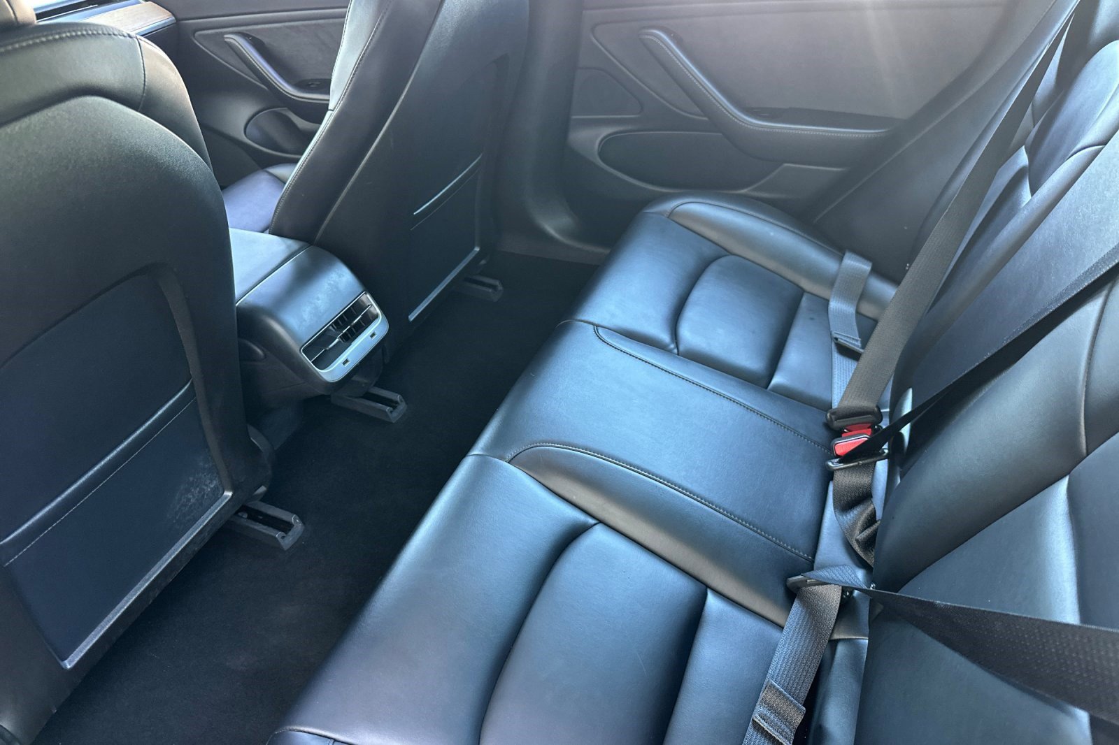 Used 2018 Tesla Model 3 Long Range RWD image 14
