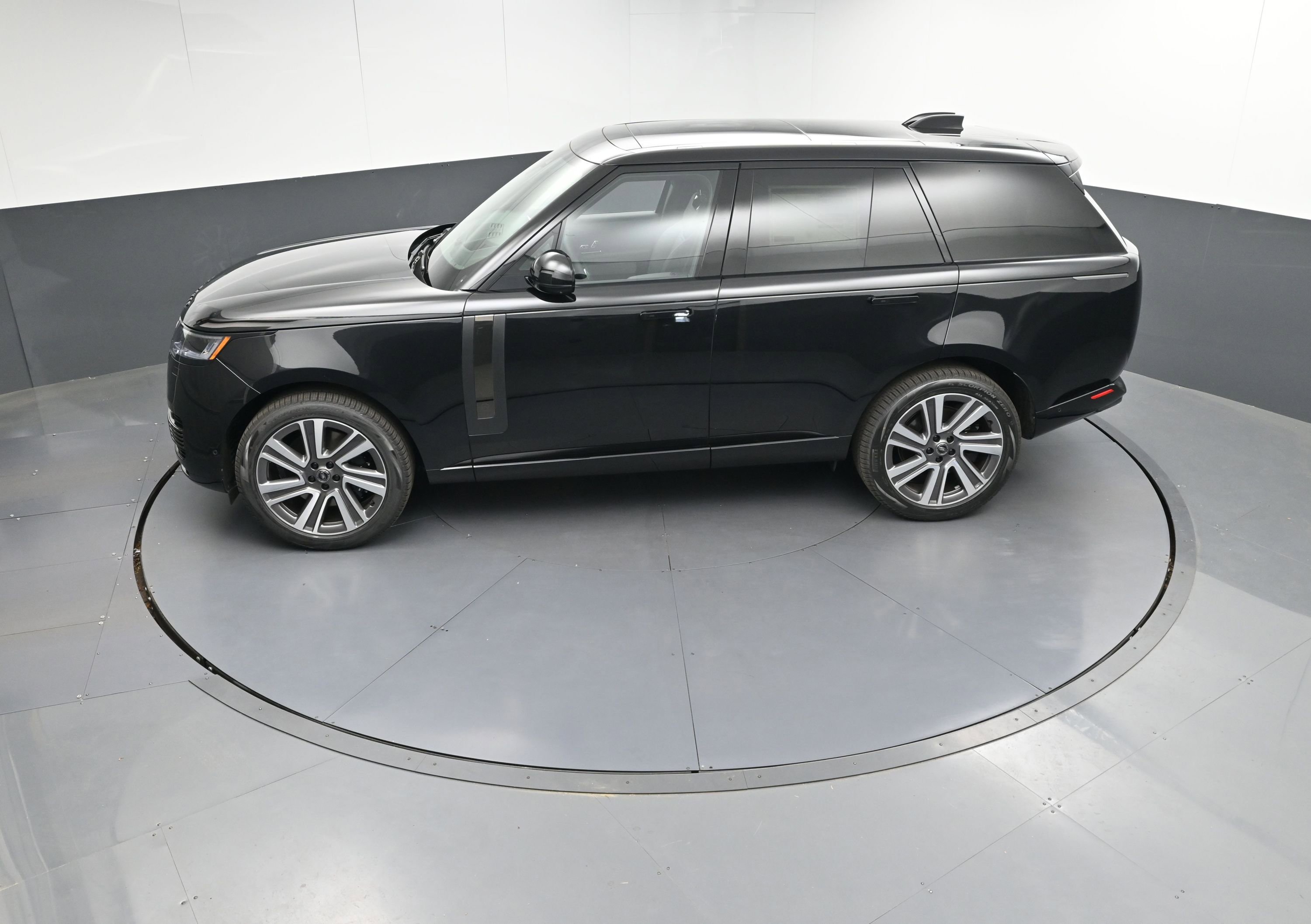 New 2025 Land Rover Range Rover SV image 33