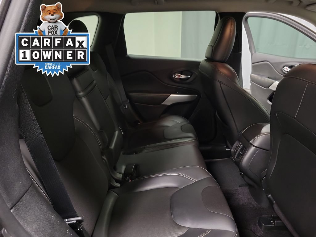 Used 2018 Jeep Cherokee Latitude Plus w/ Comfort/Convenience Group FWD image 30