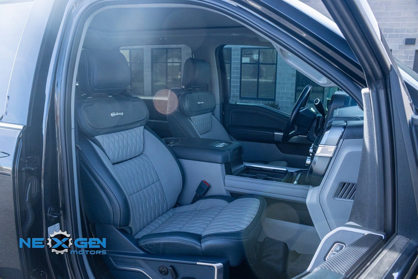 Used 2023 Ford F350 Limited w/ FX4 Off-Road Package image 40