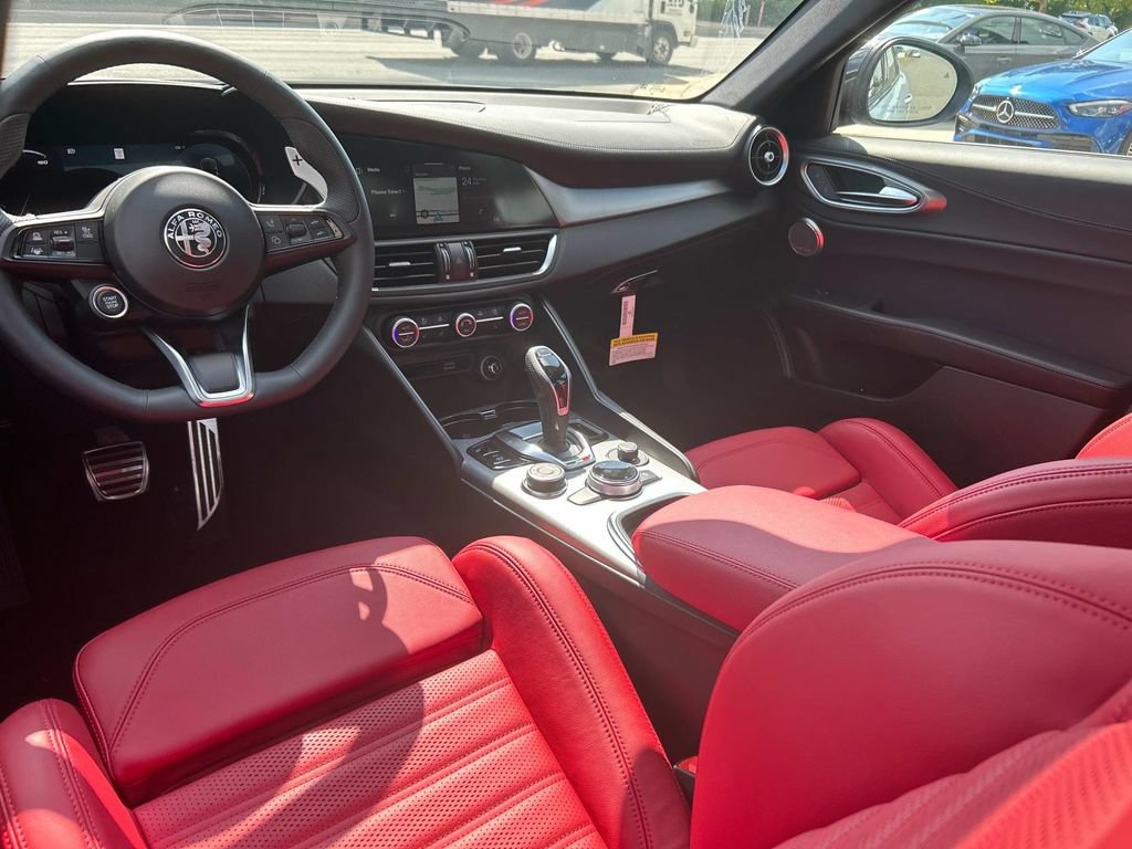New 2025 Alfa Romeo Giulia AWD image 2