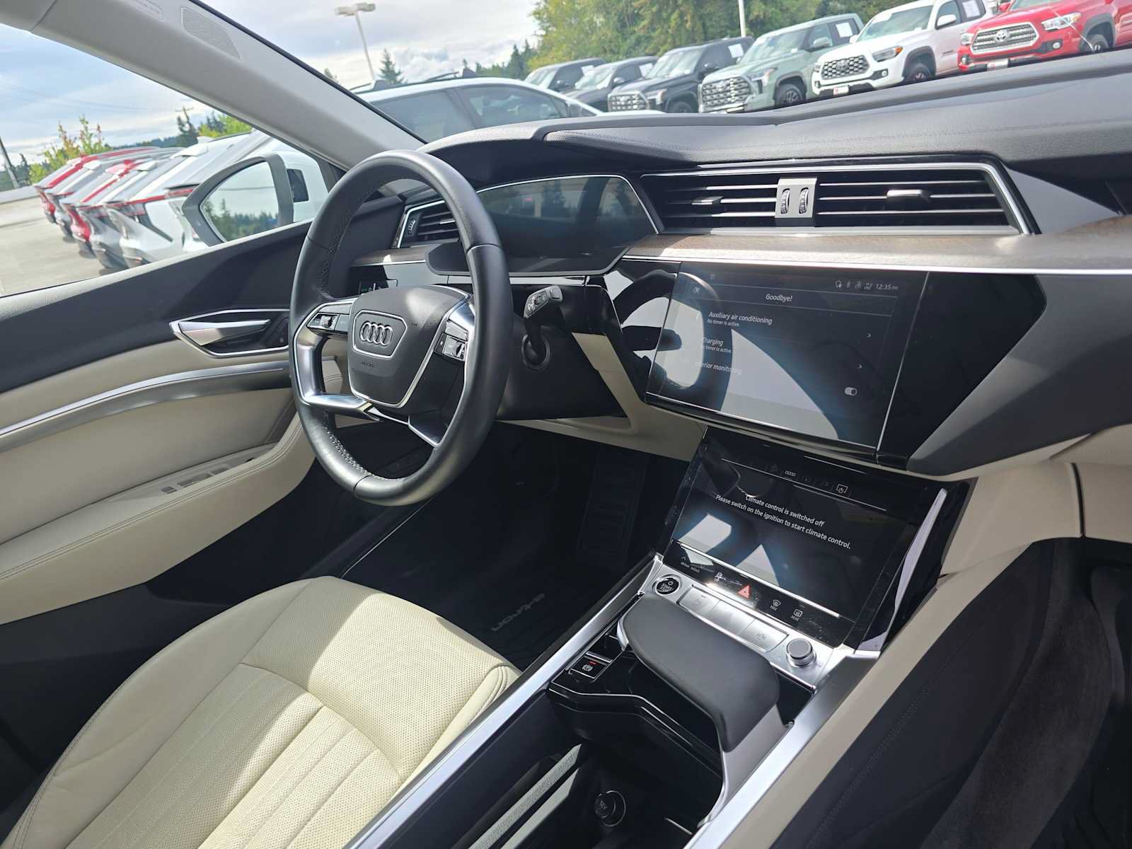 Used 2024 Audi Q8 e-tron Premium Plus w/ Premium Plus Package AWD/4WD image 10