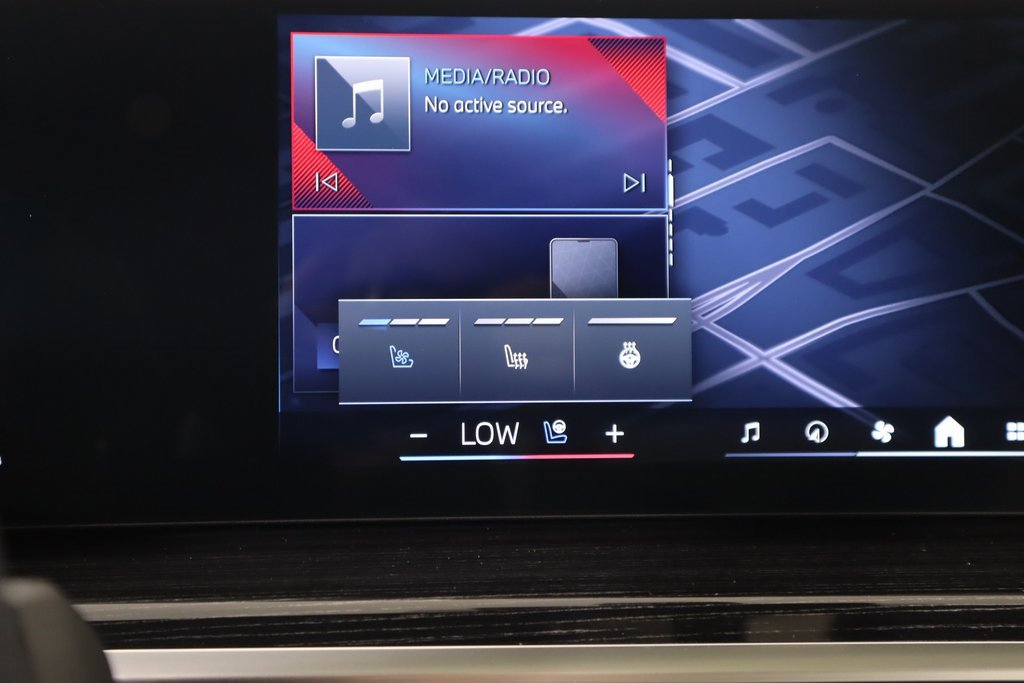 New 2026 BMW X7 M60i w/ Climate Comfort Package image 8